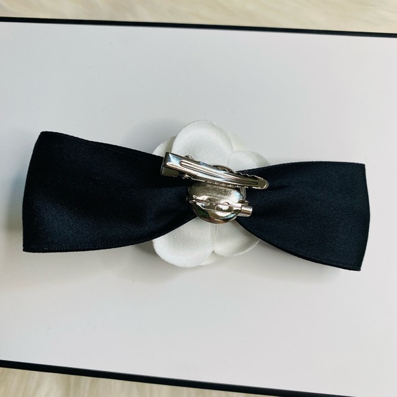 Camellia Flower Brooch Pin Clip Black Bow New Handmade Ivory White - Picture 2 of 2